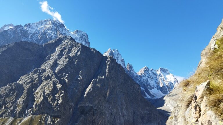 grande voie Hautes Alpes. Massif des Écrins.